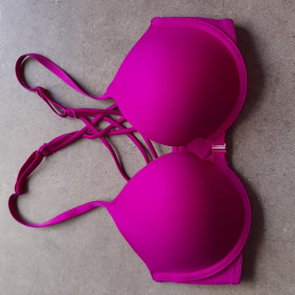 Victoria's Secret/ Pink 32D wear everywhere t-shirt bra